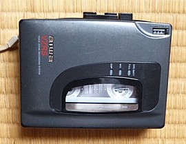 旧テープレコーダー